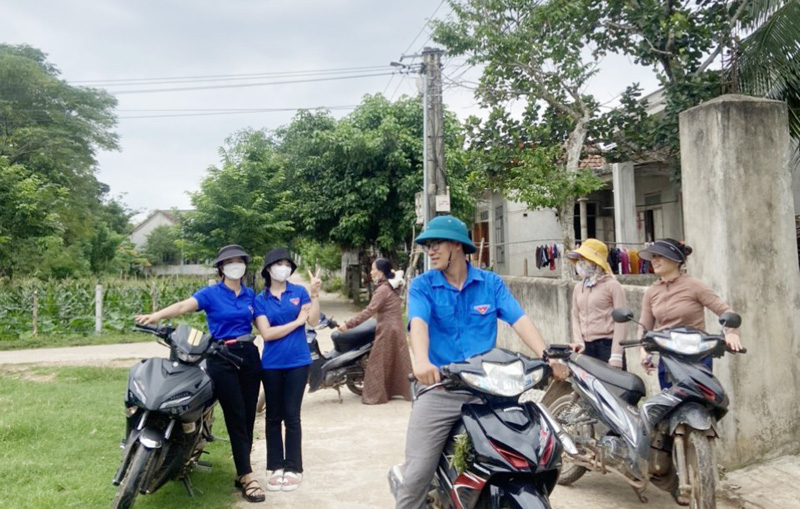 Lực lượng đoàn viên thanh niên và các đoàn thể trên địa bàn tích cực hỗ trợ đơn vị y tế tuyên truyền, vận động người dân tham gia các hoạt động phòng chống SXH.