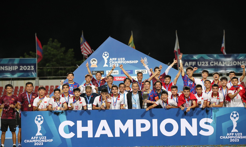 Chiếc cúp vô địch giải U23 Đông Nam Á của U23 Việt Nam đang tạo niềm tin cho chiến dịch ASIAD 19. Ảnh: N.G