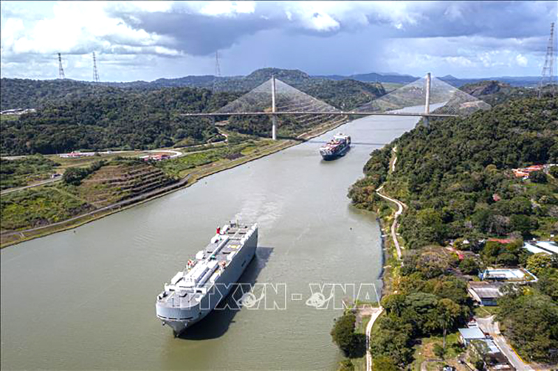  Tàu thuyền di chuyển qua Kênh đào Panama tại Pedro Miguel. Ảnh tư liệu: AFP/TTXVN