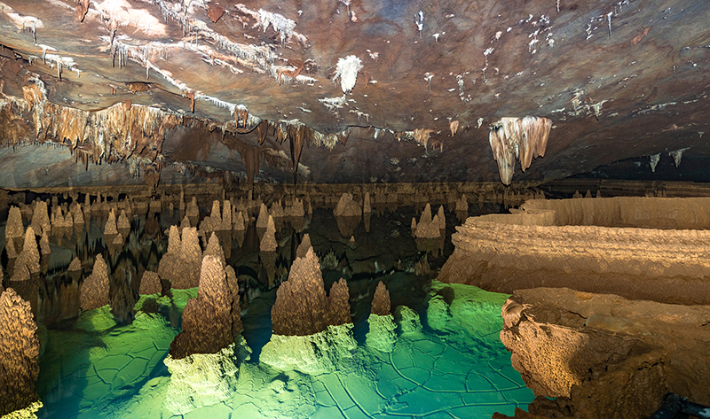 Hệ thống măng đá phía bên trong hang Va. ẢnhOxalis Adventure