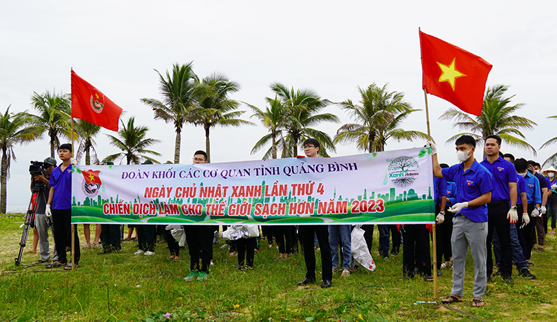 Đông đảo đoàn viên, thanh niên tham gia lễ ra quân.