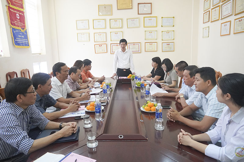 Đồng chí Phó Chủ tịch UBND tỉnh Hồ An Phong làm việc với Thư viện tỉnh.