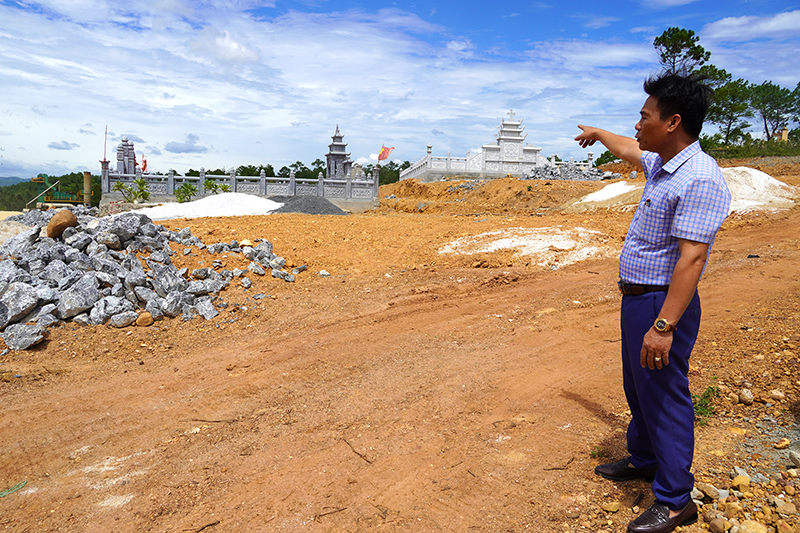 Nhiều lăng mộ của gia đình, dòng họ tại huyện Quảng Trạch đã được cất bốc về vị trí mới.