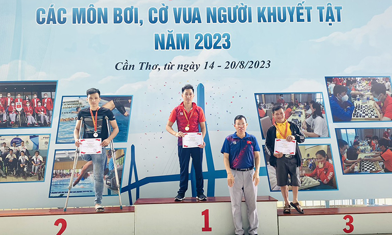 VĐV khuyết tật Mai Văn Đẩu giành huy chương bạc nội dung 50m ếch.