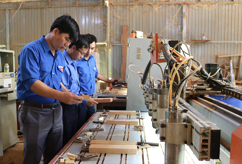 Cơ sở sản xuất CN-TTCN phát huy hiệu quả, góp phần tạo việc làm cho lao động nông thôn.