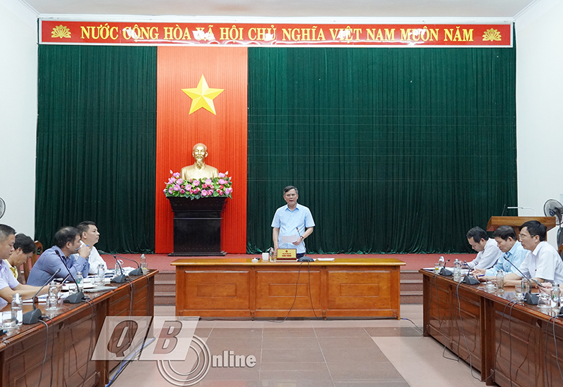 Đồng chí Chủ tịch UBND tỉnh Trần Thắng phát biểu chỉ đạo tại cuộc họp.