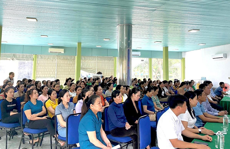 Tham gia lớp tập huấn có gần 440 học viên thuộc đội thuyền và đội nhiệp ảnh của Trung tâm du lịch Phong Nha-Kẻ Bàng.