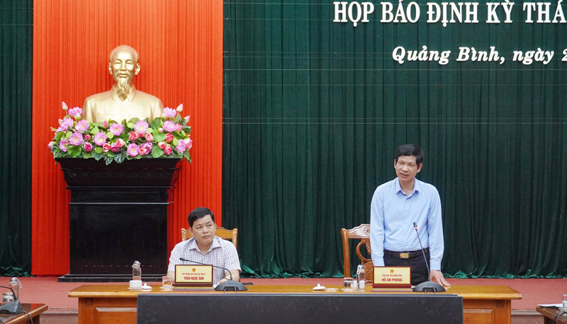 Đồng chí Phó Chủ tịch UBND tỉnh Hồ An Phong kết luận buổi họp báo định kỳ tháng 9.