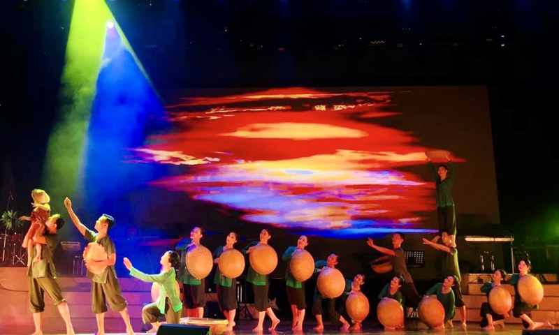 Tác phẩm “Mầm cát” xuất sắc giành huy chương vàng tại liên hoan ca múa nhạc toàn quốc (đợt 2) tại TP. Buôn Ma Thuột, tỉnh Đắk Lắk.