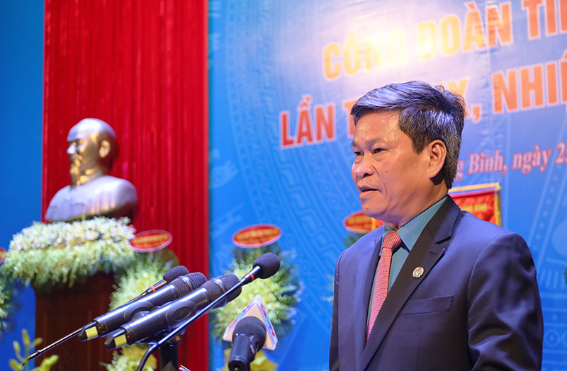 Đồng chí Phó Chủ tịch Tổng LĐLĐ Việt Nam Huỳnh Thanh Xuân phát biểu tại đại hội.