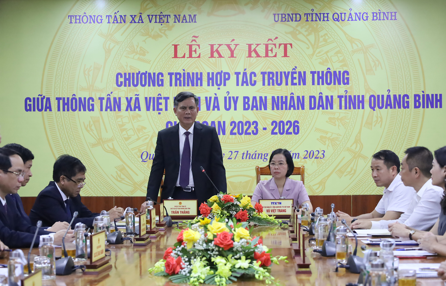 Đồng chí Chủ tịch UBND tỉnh Trần Thắng ghi nhận và đánh giá cao sự quan tâm, phối hợp của lãnh đạo TTX Việt Nam, sự tích cực của các phóng viên TTX hoạt động tại địa bàn tỉnh Quảng Bình.
