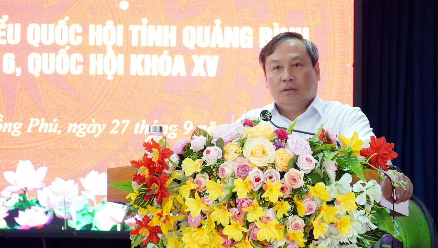 Đồng chí Bí thư Tỉnh ủy, Trưởng đoàn ĐBQH tỉnh Vũ Đại Thắng phát biểu tại hội nghị
