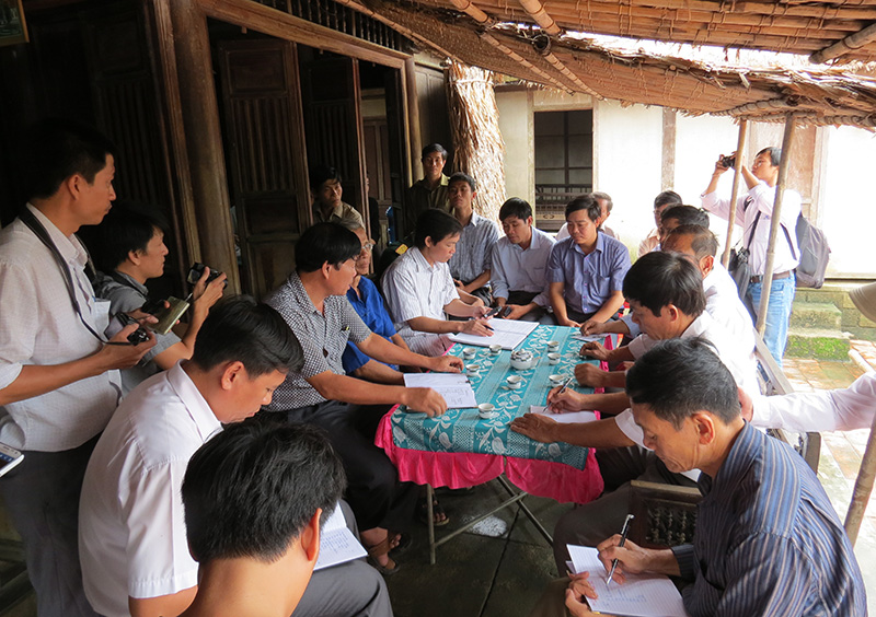 Từ sáng sớm ngày 5/10/2013, các phóng viên đã có mặt tại Nhà lưu niệm Đại tướng Võ Nguyên Giáp ở xã Lộc Thủy, huyện Lệ Thủy.