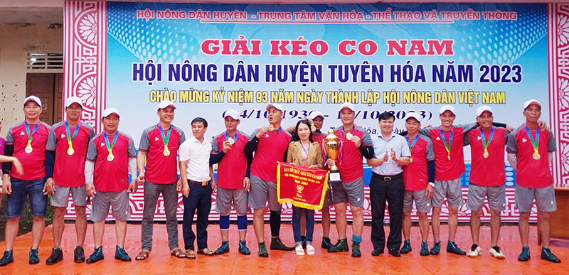 Tuyên Hóa: Hội Nông dân xã Đồng Hóa đoạt giải nhất giải kéo co nam