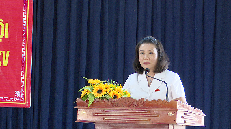 Đại biểu Nguyễn Minh Tâm Phó trưởng đoàn chuyên trách Đoàn ĐBQH tỉnh trả lời các ý kiến của cử tri.