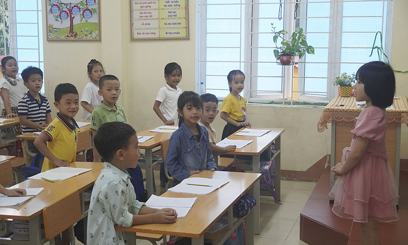 Được tăng cường giáo dục kỹ năng sống và hoạt động trải nghiệm, HS Trường tiểu học Sơn Thủy rất mạnh dạn trong học tập, giao tiếp.
