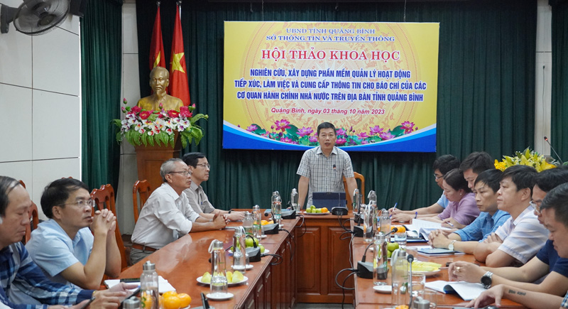 Chủ nhiệm đề tài Th.s Nguyễn Xuân Ngọc, Phó Giám đốc Sở TT-TT chủ trì thảo luận những vấn đề liên quan đến đề tài nghiên cứu khoa học.  