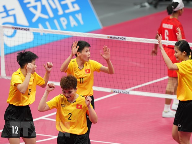 Niềm vui chiến thắng của đội tuyển cầu mây nữ Việt Nam. (Ảnh: Hoàng Linh/TTXVN)