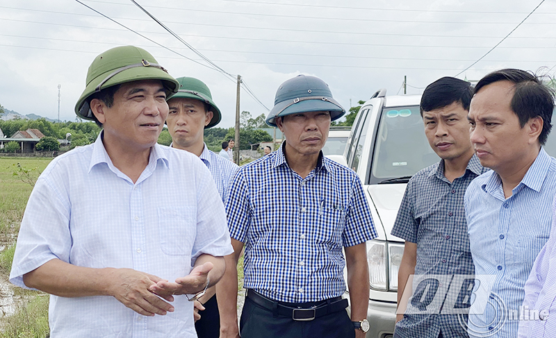 Đồng chí Phó Chủ tịch Thường trực UBND tỉnh Đoàn Ngọc Lâm kiểm tra khu vực Khu tái định cư xã Phú Thủy.