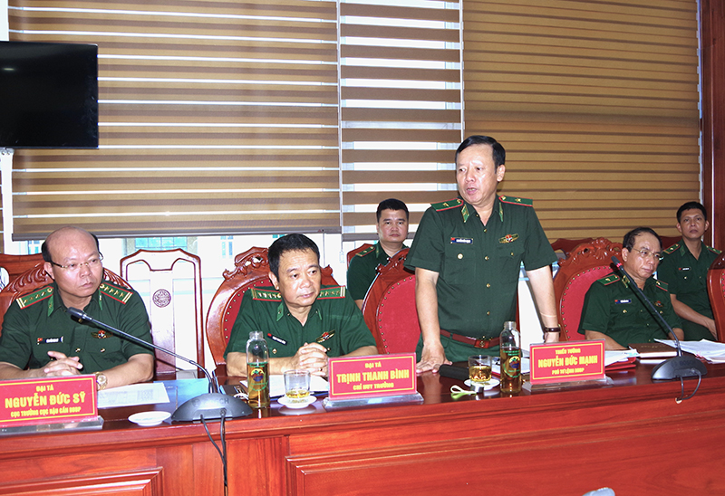 Đồng chí Thiếu tướng Nguyễn Đức Mạnh, Phó Tư lệnh BĐBP phát biểu tại hội nghị bàn giao.
