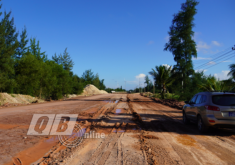 Các nhà thầu thực hiện các gói thầu của dự án đường ven biển tại huyện Quảng Ninh và Lệ Thủy cam kết thi công nhanh nếu có mặt bằng.