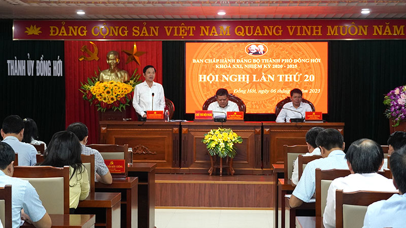 Các đồng chí Thường trực Thành ủy điều hành hội nghị.