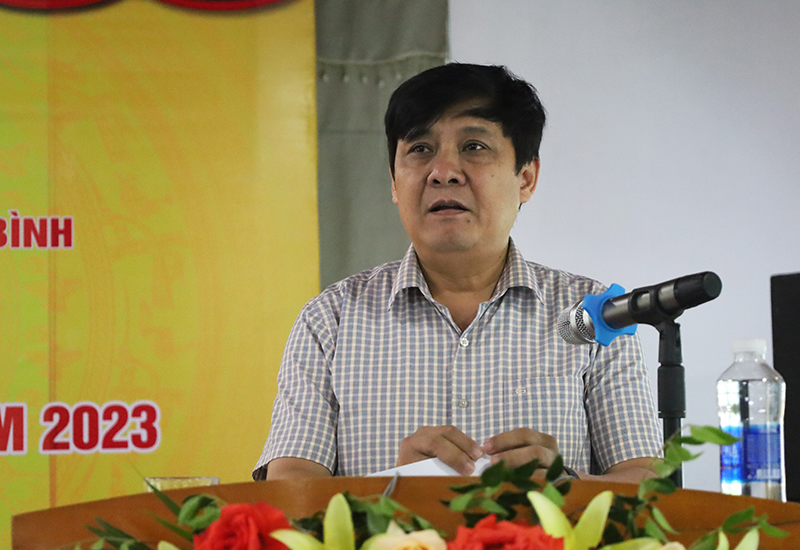 Đồng chí Bí thư Huyện ủy Bố Trạch Lê Công Toán phát biểu tại hội nghị.