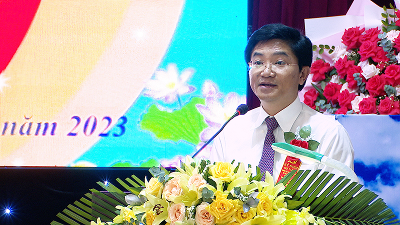 Đồng chí Bí thư Thị ủy Ba Đồn Trương An Ninh ôn lại chặng đường lịch sử vẻ vang 90 năm của chi bộ Lũ Phong.