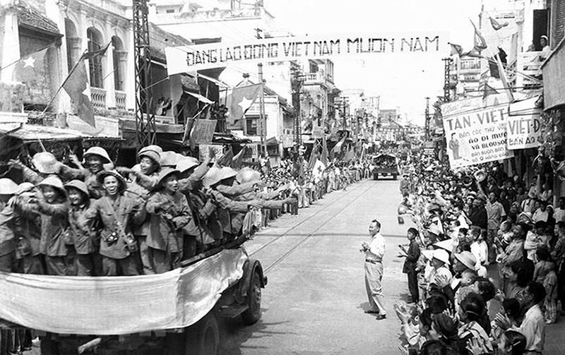  Đại đoàn 308 tiến về giải phóng Thủ đô ngày 10-10-1954. Ảnh tư liệu 