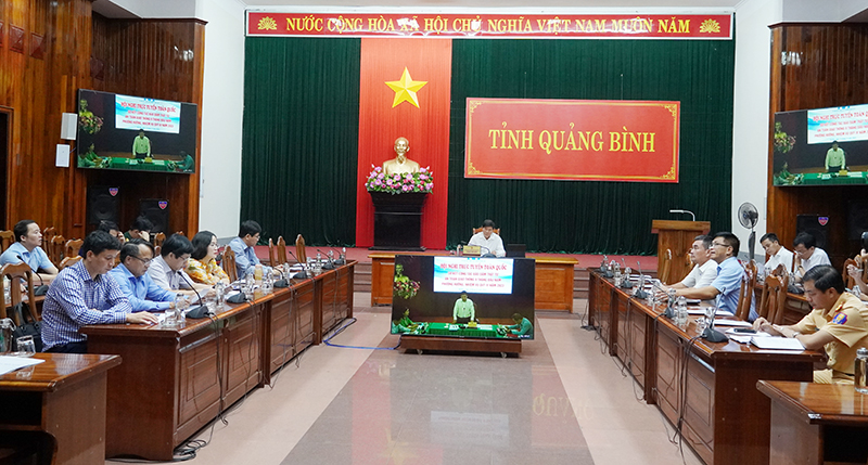 Phó Trưởng ban thường trực Ban ATGT tỉnh Phạm Văn Năm chủ trì tại điểm cầu Quảng Bình.