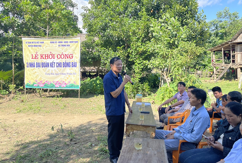 Ủy ban MTTQVN huyện Minh Hóa tổ chức khởi công xây dựng nhà ở cho đồng bào nghèo từ nguồn Quỹ Cứu trợ tỉnh.