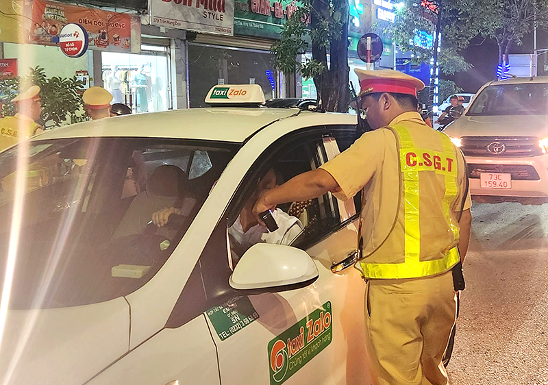 Trong xử lý vi phạm TTATGT, cán bộ Phòng Cảnh sát giao thông luôn thực nghiêm phương châm “không có vùng cấm”, “không có ngoại lệ”, “không có can thiệp”.