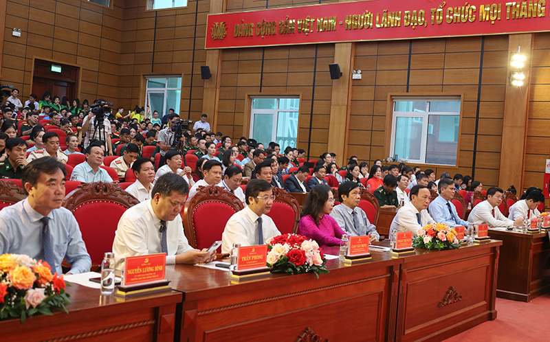  Các đại biểu dự khai mạc hội thi.