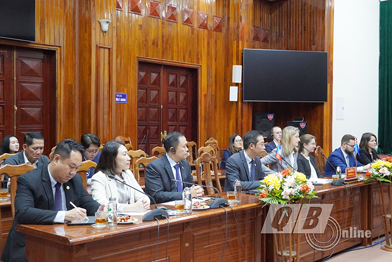 Các thành viên đoàn công tác hai nước Lào và Autralia.