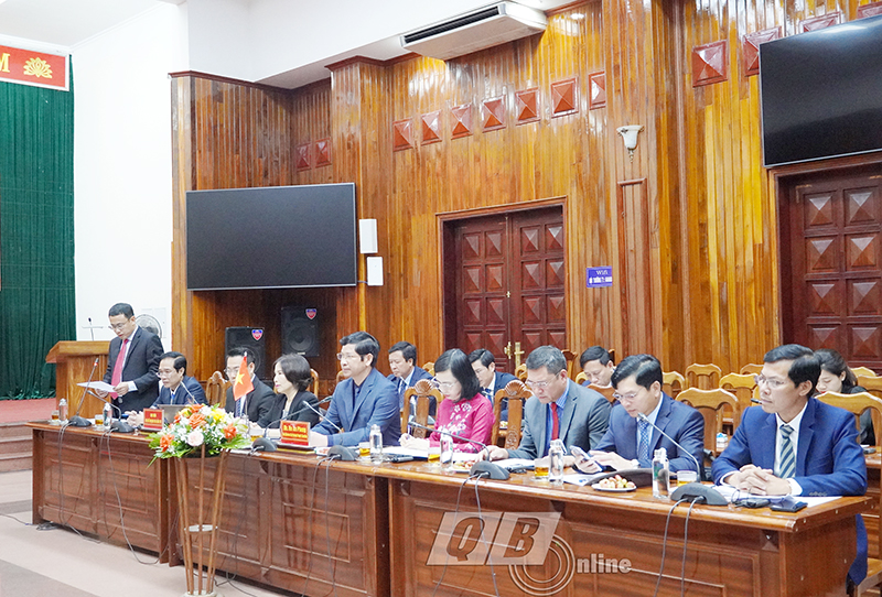 Đại diện lãnh đạo các sở, ngành tỉnh Quảng Bình tham dự buổi làm việc.