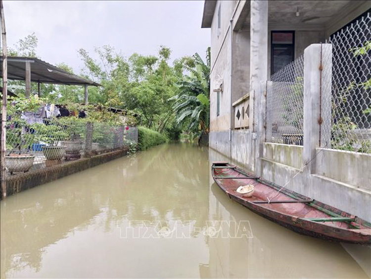 Ngập lụt nhiều nơi tại Thừa Thiên - Huế do mưa lớn kéo dài. Ảnh: TTXVN