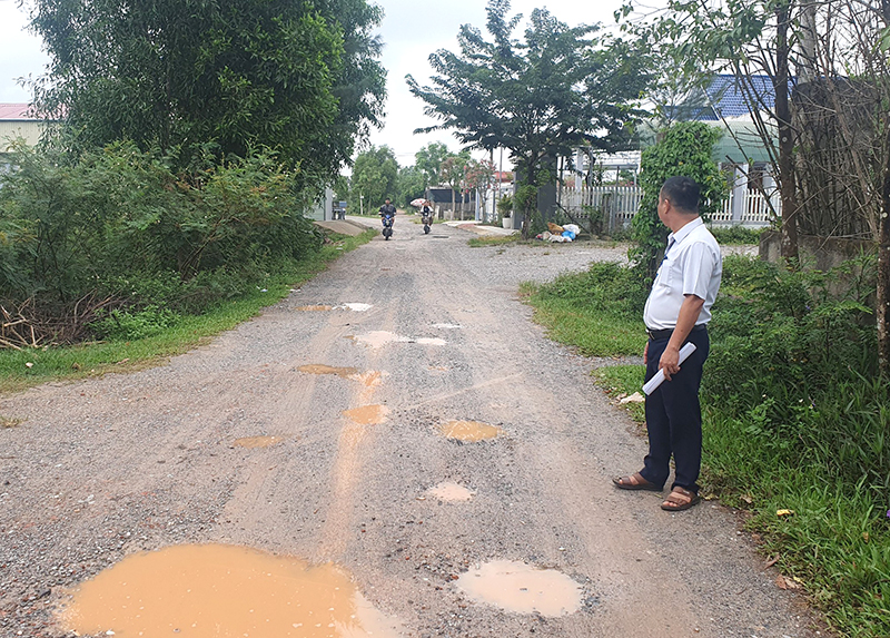Đường giao thông chưa được đầu tư xây dựng ở xã Hưng Thủy.