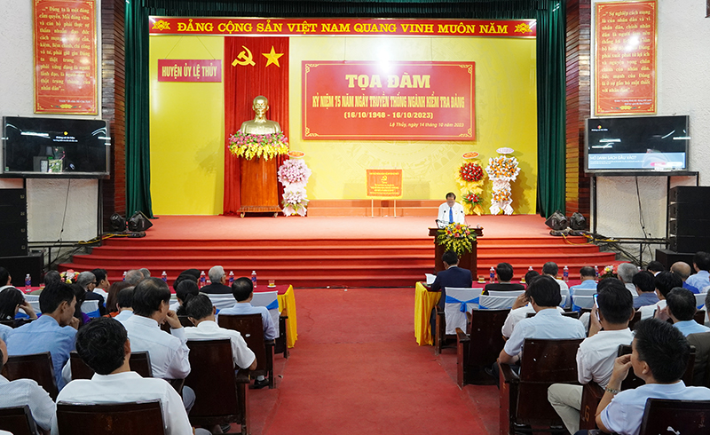 Quang cảnh buổi toạ đàm.