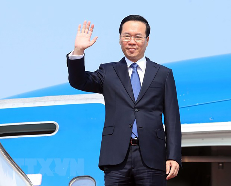 Chủ tịch nước Võ Văn Thưởng tại Sân bay Bắc Kinh. (Ảnh: Thống Nhất/TTXVN)