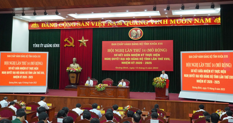 Năm 2023, Văn phòng Tỉnh ủy tham mưu cho Ban Thường vụ Tỉnh ủy triển khai hiệu quả nhiều hoạt động quan trọng (Ảnh: Hội nghị sơ kết giữa nhiệm kỳ thực hiện Nghị quyết Đại hội Đảng bộ tỉnh lần thứ XVII).