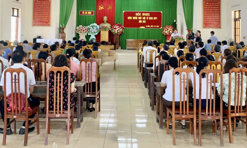 Cơ quan BHXH và Hội ND tỉnh phối hợp tổ chức hội nghị tuyên truyền về chính sách BHXH tự nguyện, BHYT cho các hội viên, ND trên địa bàn huyện Quảng Ninh.