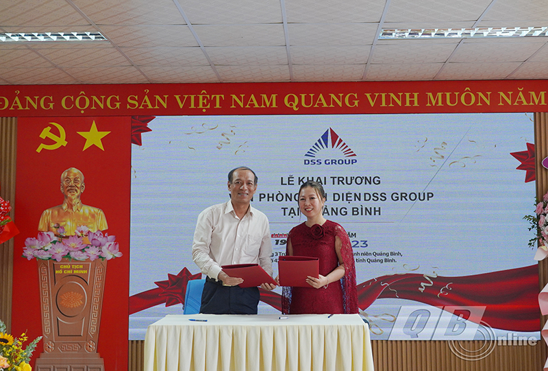 DSS Group Việt Nam và Trung tâm Dịch vụ việc làm thanh niên Quảng Bình ký kết bản bản hợp tác.