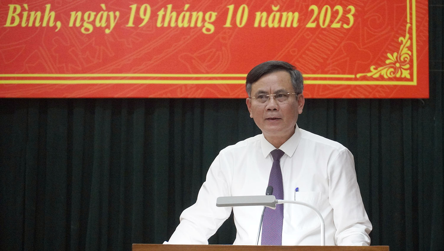 Đồng chí Chủ tịch UBND tỉnh Trần Thắng phát biểu tại hội nghị