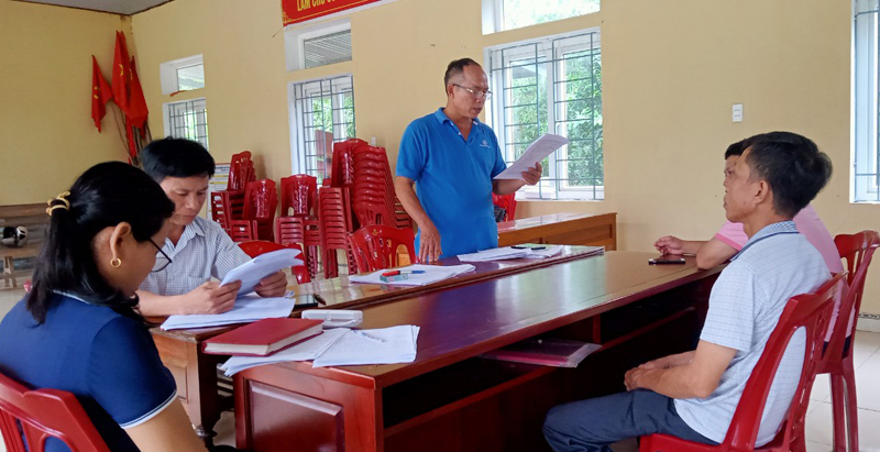 Ủy ban Kiểm tra Đảng ủy xã Thạch Hóa tổ chức kiểm tra đối với một tập thể cấp ủy chi bộ trên địa bàn.