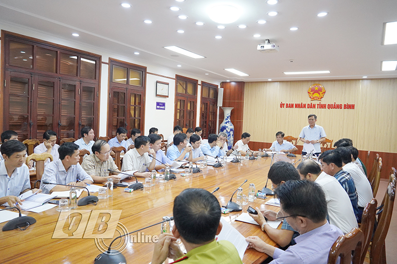 Đồng chí Chủ tịch UBND tỉnh Trần Thắng chỉ đạo phát triển nông nghiệp phải gắn với du lịch và xây dựng nông thôn mới.