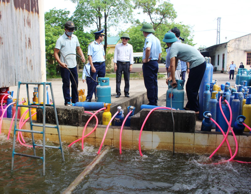 Cục QLTT tiêu hủy LPG chai giả mạo nhãn hiệu và không đạt chất lượng.