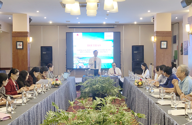 Tiến sĩ Nguyễn Hùng Cường, Viện trưởng Viện nghiên cứu khoa học Biển và Hải đảo đặt vấn đề tại hội thảo.