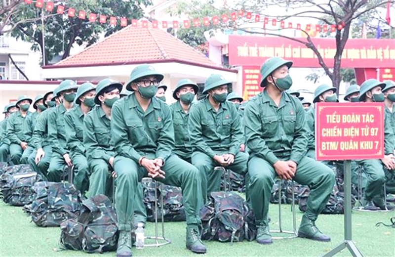 Các thanh niên ưu tú của Thành phố Hồ Chí Minh sẵn sàng lên đường thực hiện nghĩa vụ quân sự năm 2022. Ảnh: TTXVN