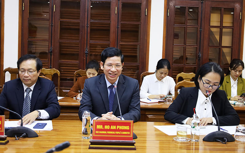 Đồng chí Phó Chủ tịch UBND tỉnh Hồ An Phong phát biểu tại buổi làm việc. 