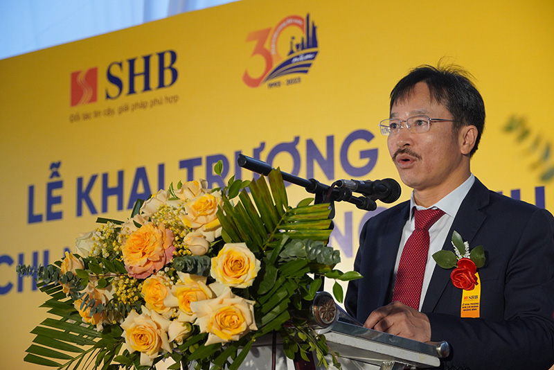 Phó Giám đốc phụ trách Chi nhánh Nhân hàng Nhà nước Việt Nam- Chi nhánh Quảng Bình Lương Hải Lưu phát biẻu tại buổi lễ.